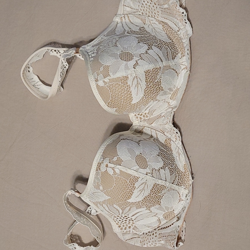 White lacy Aerie bra, never worn